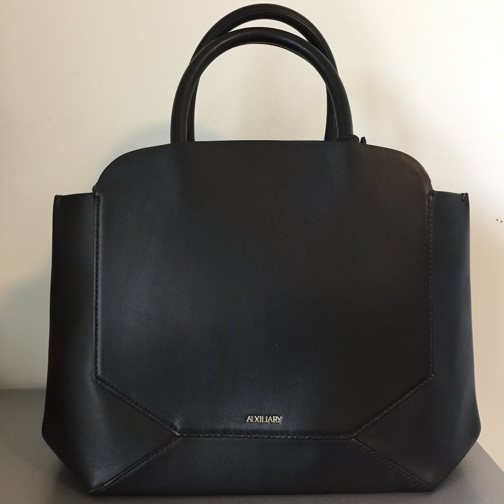 NEW Aritzia Black Auxillary Satchel